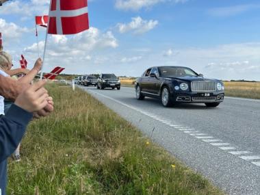 Kongeparret kommer forbi